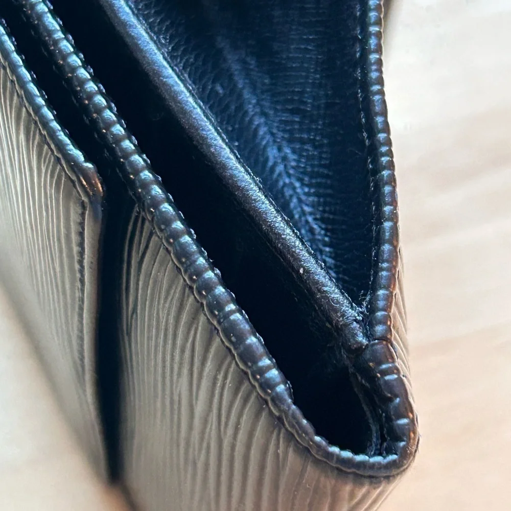 Vintage LOUIS VUITTON Epi Leather Unisex Elise Wallet- Black